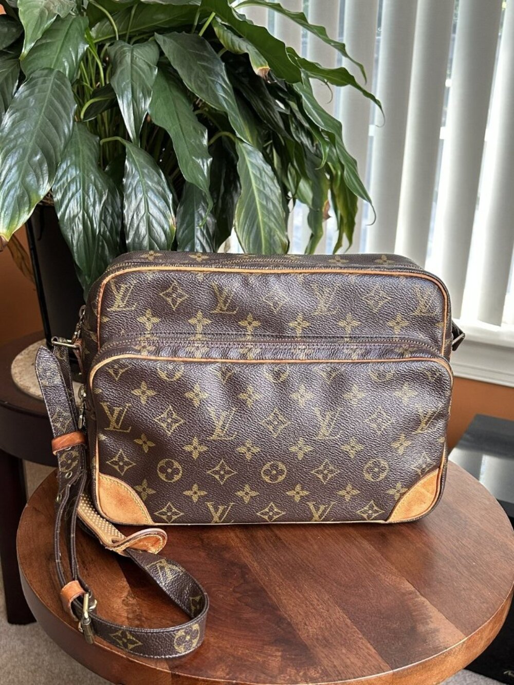 LOUIS VUITTON Monogram Nil 28 Shoulder Bag